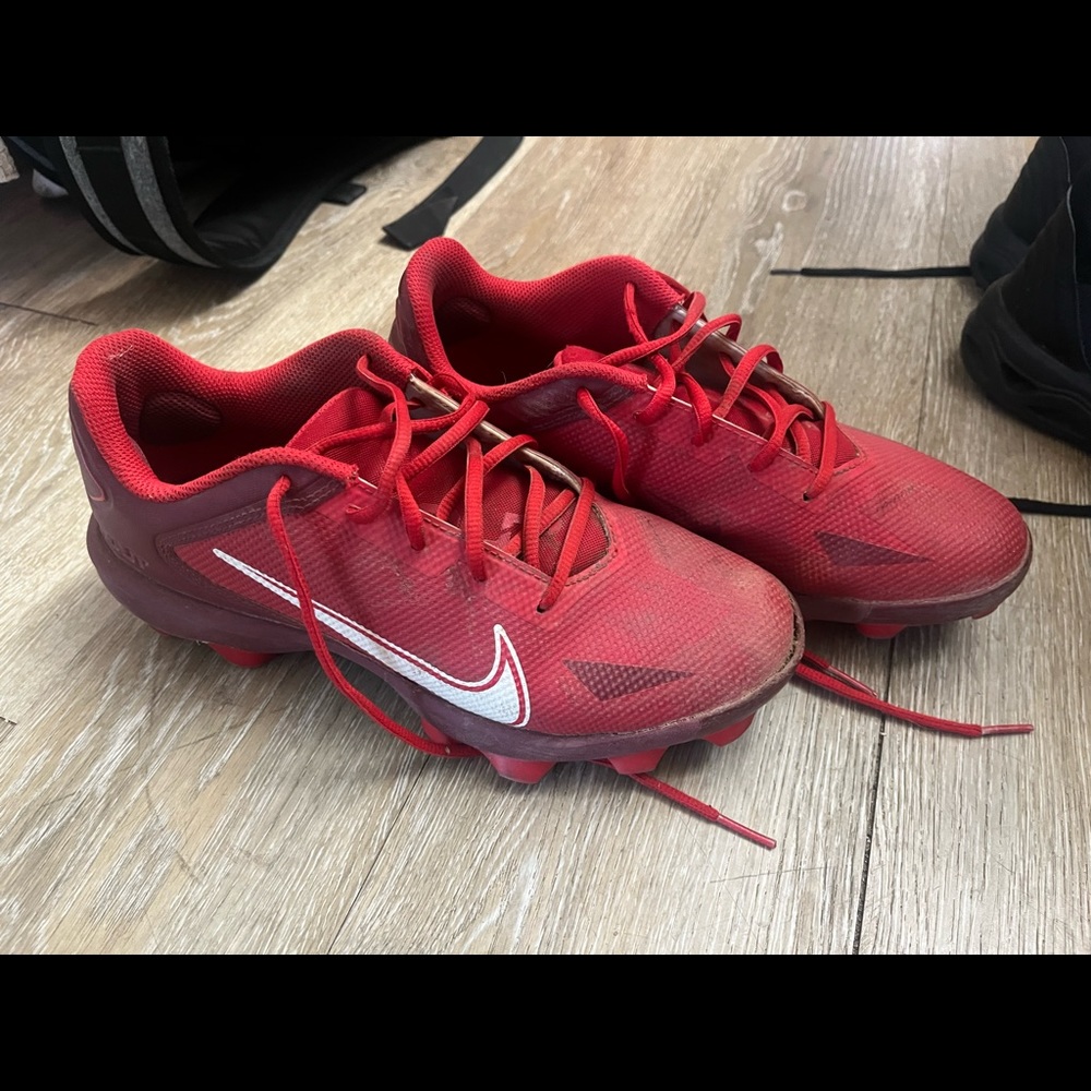 Baseball cleats
